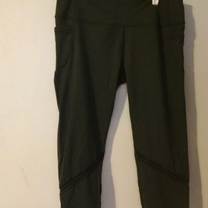 Victoria’s Secret Knockout Capri Leggings